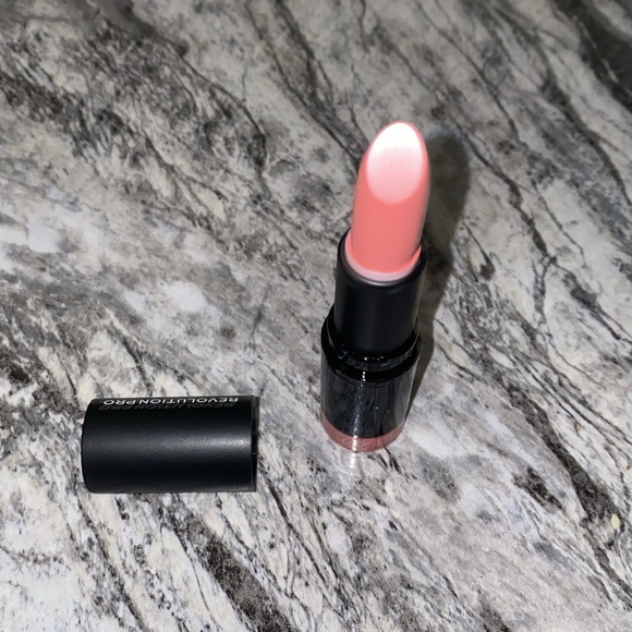 Revolution Pro Lipstick Matte in Color Naked Brand New Unused - Picture 3 of 3